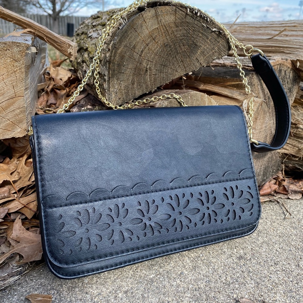 $16 Black Crossbody Purse